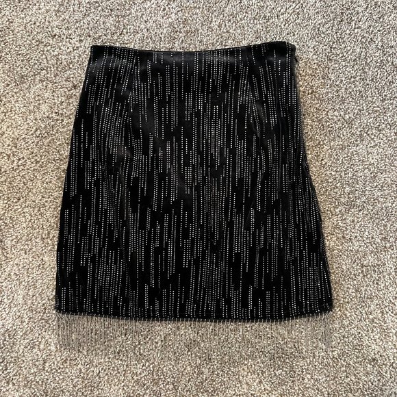 h:ours Velvet Mini Skirt - Picture 2 of 3